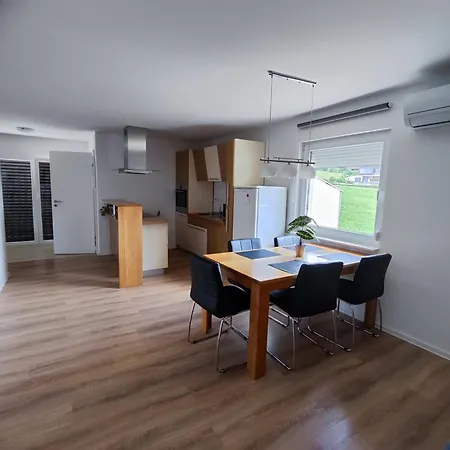 Tome Gostinjska kuća 3*