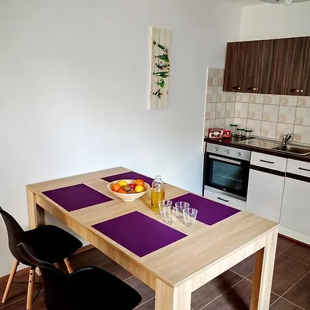 Tome Gostinjska kuća 3*